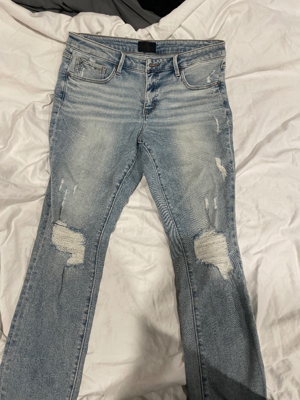 Buckle black Light Wash Distressed Jeans